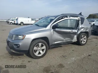 2016 Jeep Compass Sport SE z VIN 1C4NJDBB3GD713440, wystawiony jako Copart lot #84330014 z przebiegiem 98 846 mil mil oraz Szkoda całkowita • Salvage title. Historia ofert i sprzedaży dostępna na DreamBid. Obrazek 1.