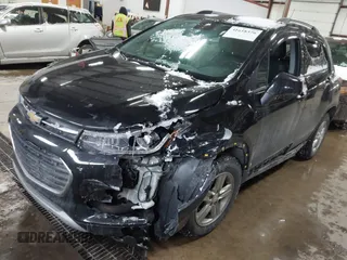 2021 Chevrolet Trax LT with VIN KL7CJPSB5MB353097, listed as a IAAI auction lot 41618376 with 98,082 mi miles. Bid and sale history available at carsss.com. Image 17.