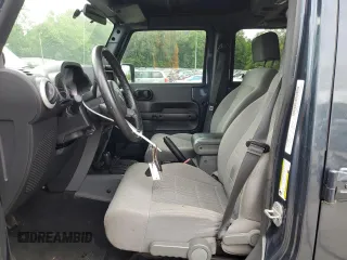 2008 Jeep Wrangler Unlimited Sahara with VIN 1J4GA59108L562831, listed as a Copart auction lot 58949225 with 206,312 mi miles and Clean title. Bid and sale history available at DreamBid. Image 7.