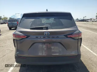 2022 Toyota Sienna LE z VIN 5TDKRKECXNS076178, wystawiony jako Copart lot #57437765 z przebiegiem 42 497 mil mil oraz Szkoda całkowita • Salvage title. Historia ofert i sprzedaży dostępna na DreamBid. Obrazek 6.