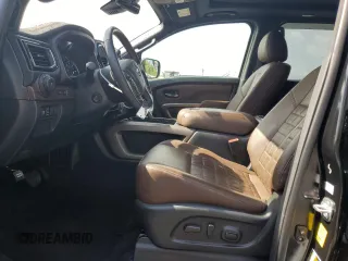 2023 Nissan Titan SV z VIN 1N6AA1ED9PN108095, wystawiony jako Copart lot #57963375 z przebiegiem 21 232 mil mil oraz Szkoda całkowita • Salvage title. Historia ofert i sprzedaży dostępna na DreamBid. Obrazek 7.