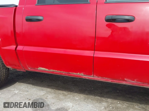 2008 Dodge Dakota SLT z VIN 1D7HW48K88S594342, wystawiony jako IAAI lot #41819673 z przebiegiem 116 134 mil mil oraz . Historia ofert i sprzedaży dostępna na DreamBid. Obrazek 15.