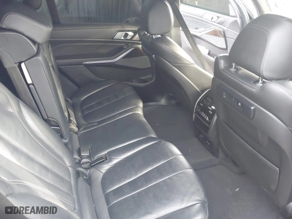 2021 BMW X7 xDrive40i with VIN 5UXCW2C05M9D95315, listed as a IAAI auction lot 41843811 with 58,857 mi miles. Bid and sale history available at carsss.com. Image 8.