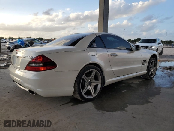 2011 Mercedes-Benz SL 550 z VIN WDBSK7BAXBF161245, wystawiony jako Copart lot #77153164 z przebiegiem 100 997 mil mil oraz Szkoda całkowita • Salvage title. Historia ofert i sprzedaży dostępna na DreamBid. Obrazek 3.