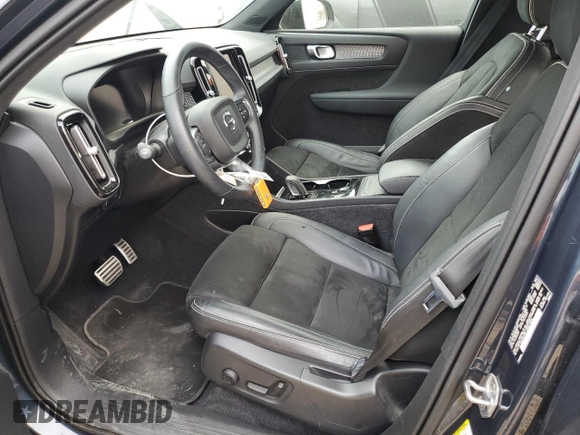 2022 Volvo XC40 Twin Plus z VIN YV4ED3UR0N2691608, wystawiony jako Copart lot #79759674 z przebiegiem 17 633 mil mil oraz Szkoda całkowita • Salvage title. Historia ofert i sprzedaży dostępna na DreamBid. Obrazek 7.