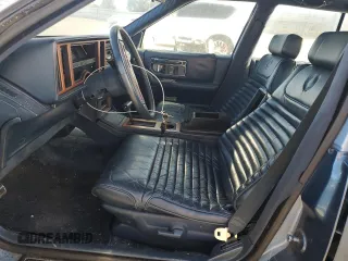 1988 Cadillac Seville z VIN 1G6KS5152JU809989, wystawiony jako Copart lot #51385205 z przebiegiem 40 217 mil mil oraz Czysty tytuł • Clean title. Historia ofert i sprzedaży dostępna na DreamBid. Obrazek 7.