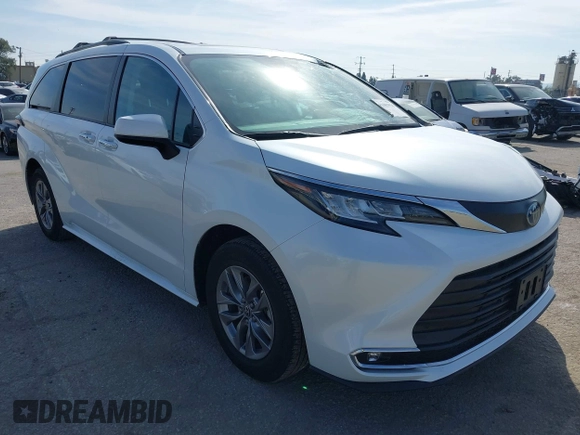2022 Toyota Sienna XLE with VIN 5TDJRKEC4NS075796, listed as a IAAI auction lot 41603836 with 34,677 mi miles. Bid and sale history available at carsss.com. Image 1.