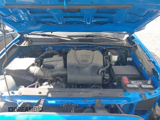 2021 Toyota Tacoma SR z VIN 3TMCZ5AN8MM374398, wystawiony jako IAAI lot #42297138 z przebiegiem 87 205 mil mil oraz . Historia ofert i sprzedaży dostępna na DreamBid. Obrazek 10.