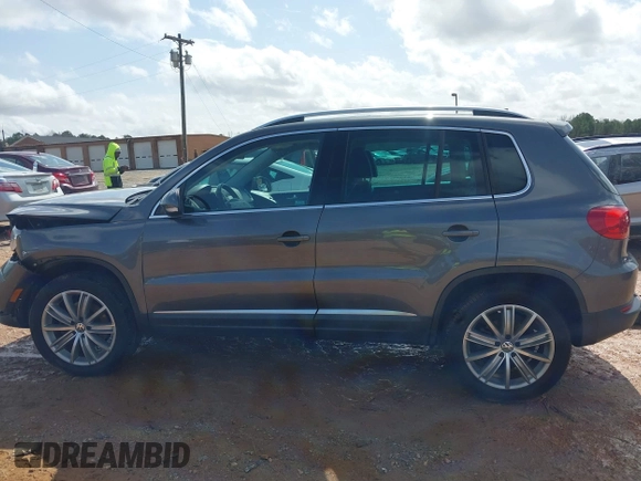 2015 Volkswagen Tiguan SE z VIN WVGBV7AXXFW503955, wystawiony jako IAAI lot #41730076 z przebiegiem 146 446 mil mil oraz . Historia ofert i sprzedaży dostępna na DreamBid. Obrazek 15.