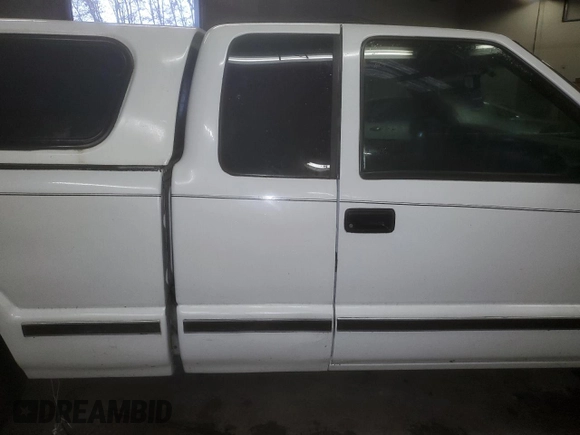2001 GMC Sonoma SLS 1SG z VIN 1GTCS19W818228836, wystawiony jako Copart lot #85732914 z przebiegiem Nie podano mil oraz Tytuł czysty. Historia ofert i sprzedaży dostępna na DreamBid. Obrazek 10.