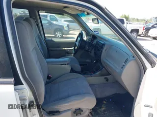 2000 Ford Explorer XLT z VIN 1FMZU63E7YZA06774, wystawiony jako IAAI lot #42240135 z przebiegiem 329 219 mil mil oraz . Historia ofert i sprzedaży dostępna na DreamBid. Obrazek 5.