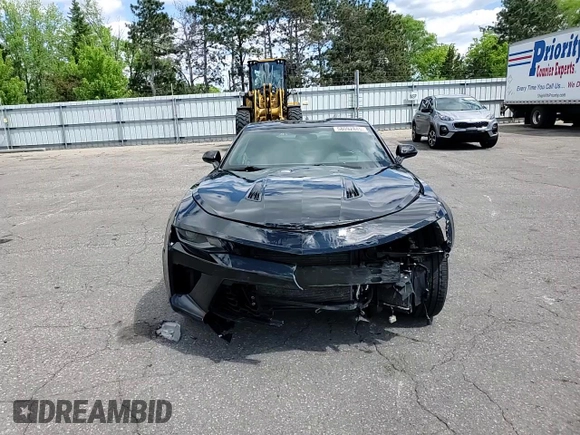 2017 Chevrolet Camaro 2SS z VIN 1G1FG1R72H0189573, wystawiony jako Copart lot #58092845 z przebiegiem 103 089 mil mil oraz Szkoda całkowita • Salvage title. Historia ofert i sprzedaży dostępna na DreamBid. Obrazek 14.
