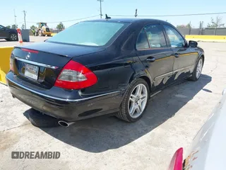 2007 Mercedes-Benz E 550 z VIN WDBUF72X57B021832, wystawiony jako IAAI lot #42383326 z przebiegiem 136 460 mil mil oraz . Historia ofert i sprzedaży dostępna na DreamBid. Obrazek 4.