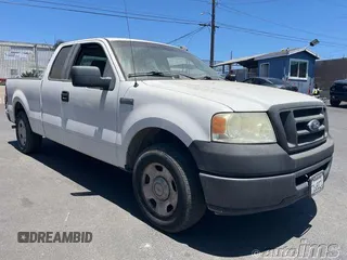 2007 Ford F-150 XLT z VIN 1FTPX12577NA29467, wystawiony jako IAAI lot #42821257 z przebiegiem 232 996 mil mil oraz . Historia ofert i sprzedaży dostępna na DreamBid. Obrazek 10.