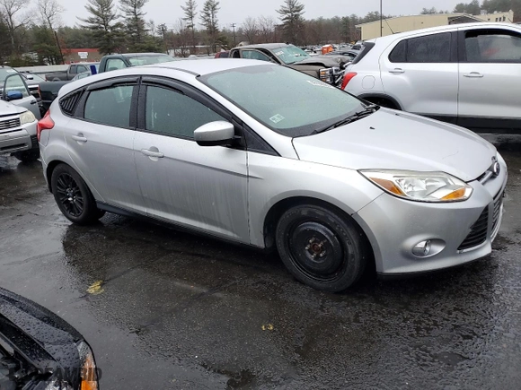 2012 Ford Focus SE with VIN 1FAHP3K26CL371705, listed as a Copart auction lot 48136685 with 139,245 mi miles and Salvage Title. Bid and sale history available at carsss.com. Image 4.