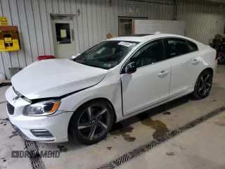 2015 Volvo S60 T6 R-Design Platinum with VIN YV1902TS8F1346987, listed as a Copart auction lot 72720554 with 139,797 mi miles and Salvage Title. Bid and sale history available at carsss.com. Image 1.