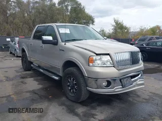 2006 Lincoln Mark LT with VIN 5LTPW18516FJ14935, listed as a IAAI auction lot 40715658 with 170,335 mi miles. Bid and sale history available at carsss.com. Image 1.