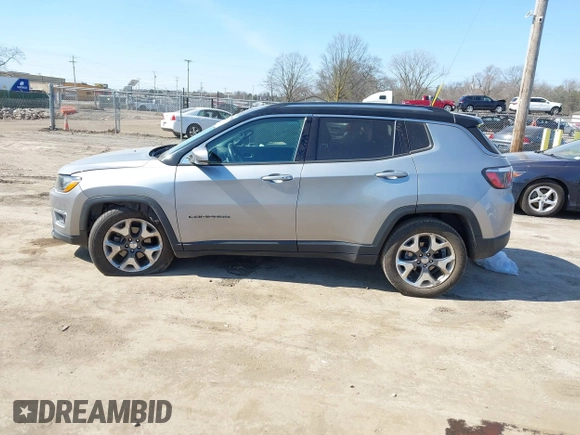 2018 Jeep Compass Limited with VIN 3C4NJDCB9JT283493, listed as a IAAI auction lot 41776578 with 117,876 mi miles. Bid and sale history available at carsss.com. Image 14.