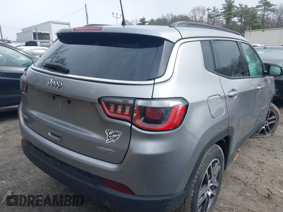 2018 Jeep Compass Altitude with VIN 3C4NJDBB1JT435428, listed as a IAAI auction lot 42050993 with 114,328 mi miles and . Bid and sale history available at DreamBid. Image 4.