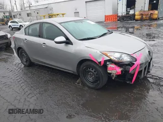 2012 Mazda 3 i Sport z VIN JM1BL1UG8C1558674, wystawiony jako IAAI lot #41565048 z przebiegiem 240 729 mil mil oraz . Historia ofert i sprzedaży dostępna na DreamBid. Obrazek 1.