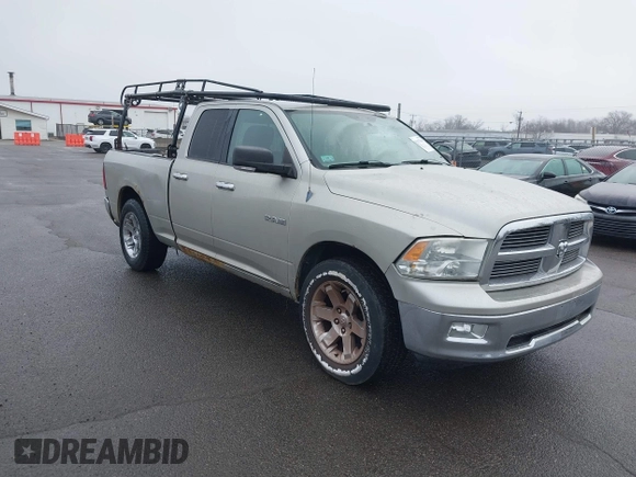 2010 Dodge 1500 SLT z VIN 1D7RV1GP3AS197145, wystawiony jako IAAI lot #41837884 z przebiegiem 241 378 mil mil oraz . Historia ofert i sprzedaży dostępna na DreamBid. Obrazek 1.