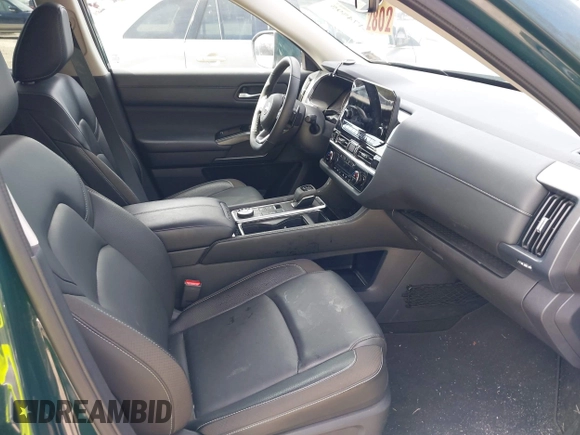 2024 Nissan Pathfinder SL z VIN 5N1DR3CC7RC294826, wystawiony jako IAAI lot #42174595 z przebiegiem 16 002 mil mil oraz . Historia ofert i sprzedaży dostępna na DreamBid. Obrazek 5.