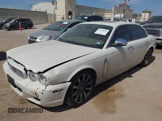 2008 Jaguar XJ Vanden Plas with VIN SAJWA82BX8SH28725, listed as a IAAI auction lot 41749097 with 64,440 mi miles. Bid and sale history available at carsss.com. Image 2.