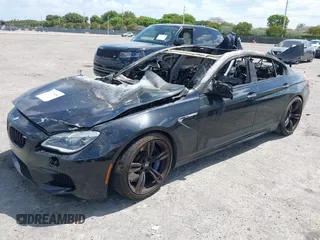 2019 BMW M6 z VIN WBS6E9C59KG808373, wystawiony jako IAAI lot #42170454 z przebiegiem Nie podano mil oraz . Historia ofert i sprzedaży dostępna na DreamBid. Obrazek 2.
