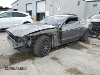 2014 Ford Mustang GT z VIN 1ZVBP8CF0E5253460, wystawiony jako Copart lot #62730545 z przebiegiem 108 225 mil mil oraz Szkoda całkowita • Salvage title. Historia ofert i sprzedaży dostępna na DreamBid. Obrazek 1.