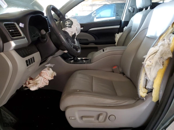 2016 Toyota Highlander XLE with VIN 5TDKKRFH6GS128898, listed as a Copart auction lot 46721305 with 0 mi miles and Salvage Title. Bid and sale history available at carsss.com. Image 7.