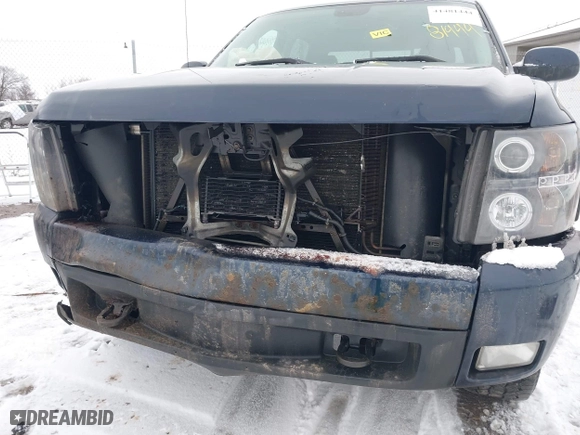 2007 Chevrolet Silverado 1500 LT w/1LT with VIN 3GCEK13367G527073, listed as a IAAI auction lot 41481444 with 169,642 mi miles. Bid and sale history available at carsss.com. Image 6.