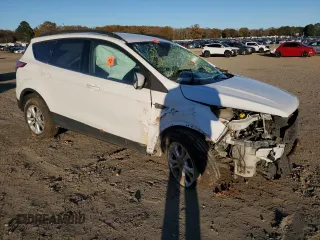 2018 Ford Escape SE z VIN 1FMCU9GD3JUB16376, wystawiony jako Copart lot #83453484 z przebiegiem 163 251 mil mil oraz Szkody całkowita. Historia ofert i sprzedaży dostępna na DreamBid. Obrazek 4.