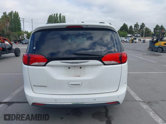 2017 Chrysler Pacifica Touring L z VIN 2C4RC1BG0HR533823, wystawiony jako IAAI lot #42194457 z przebiegiem 163 709 mil mil oraz . Historia ofert i sprzedaży dostępna na DreamBid. Obrazek 17.