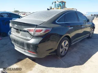 2017 Hyundai Sonata Hybrid Limited with VIN KMHE34L17HA045964, listed as a IAAI auction lot 41397078 with 135,109 mi miles. Bid and sale history available at carsss.com. Image 4.