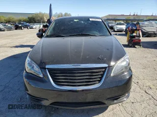 2012 Chrysler 200 Touring z VIN 1C3CCBBG0CN277060, wystawiony jako Copart lot #57295715 z przebiegiem 140 979 mil mil oraz Szkoda całkowita • Salvage title. Historia ofert i sprzedaży dostępna na DreamBid. Obrazek 5.