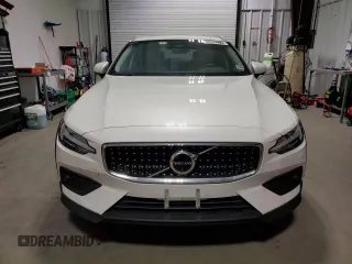 2024 Volvo V60 Plus with VIN YV4L12WY6R2136392, listed as a Copart auction lot 42932275 with 8,443 mi miles and Salvage title. Bid and sale history available at DreamBid. Image 5.