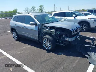 2017 Jeep Cherokee Limited with VIN 1C4PJLDB4HW517979, listed as a IAAI auction lot 41988609 with 116,500 mi miles. Bid and sale history available at carsss.com. Image 1.