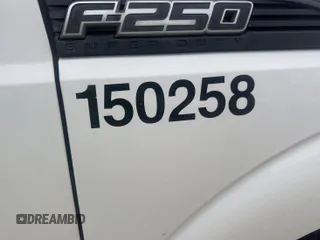 2015 Ford F-250 XLT z VIN 1FT7X2B67FED45092, wystawiony jako IAAI lot #42526434 z przebiegiem 219 368 mil mil oraz . Historia ofert i sprzedaży dostępna na DreamBid. Obrazek 1.