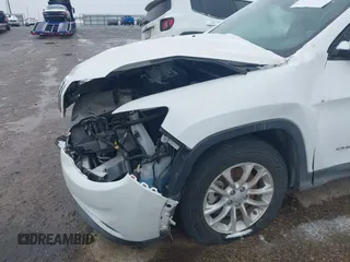 2021 Jeep Cherokee Latitude z VIN 1C4PJMCB8MD125181, wystawiony jako IAAI lot #41273576 z przebiegiem 47 550 mil mil oraz . Historia ofert i sprzedaży dostępna na DreamBid. Obrazek 6.