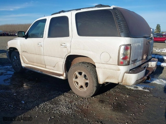 2005 GMC Yukon Denali with VIN 1GKEK63U45J175021, listed as a IAAI auction lot 41565852 with 112,203 mi miles. Bid and sale history available at carsss.com. Image 3.