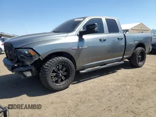 2013 Ram 1500 Tradesman z VIN 1C6RR6FT8DS594730, wystawiony jako Copart lot #55166395 z przebiegiem 135 375 mil mil oraz Szkoda całkowita • Salvage title. Historia ofert i sprzedaży dostępna na DreamBid. Obrazek 1.