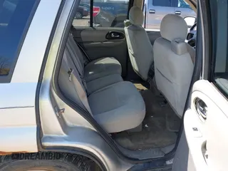 2007 Chevrolet TrailBlazer LS with VIN 1GNDT13S272211105, listed as a IAAI auction lot 42106818 with 200,104 mi miles. Bid and sale history available at carsss.com. Image 8.