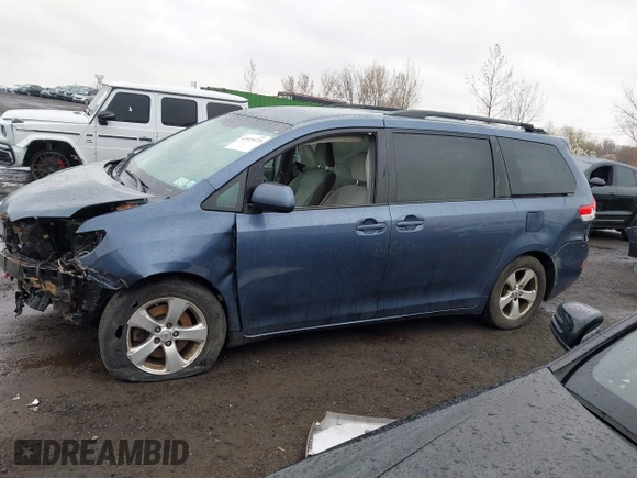 2015 Toyota Sienna LE AAS with VIN 5TDKK3DC6FS624643, listed as a IAAI auction lot 41919475 with Not Provided miles and . Bid and sale history available at DreamBid. Image 14.