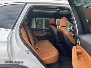 2019 BMW X5 xDrive40i with VIN 5UXCR6C56KLK99829, listed as a IAAI auction lot 41902835 with 165,939 mi miles. Bid and sale history available at carsss.com. Image 8.