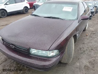 1995 Chevrolet Caprice Classic with VIN 1G1BL52P8SR170010, listed as a IAAI auction lot 41733104 with 116,742 mi miles. Bid and sale history available at carsss.com. Image 6.