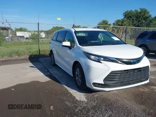 2022 Toyota Sienna LE with VIN 5TDKRKEC5NS108129, listed as a IAAI auction lot 42524677 with 92,421 mi miles and . Bid and sale history available at DreamBid. Image 1.