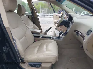 2001 Volvo V70 with VIN YV1SZ58D311042784, listed as a IAAI auction lot 42104753 with 140,141 mi miles. Bid and sale history available at carsss.com. Image 5.