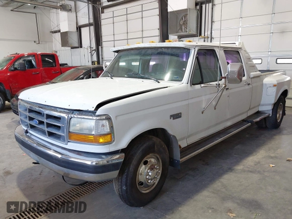 1993 Ford F-350 z VIN 2FTJW35M6PCA27433, wystawiony jako IAAI lot #42025246 z przebiegiem Nie podano mil oraz . Historia ofert i sprzedaży dostępna na DreamBid. Obrazek 2.