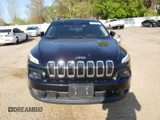 2016 Jeep Cherokee Latitude z VIN 1C4PJMCS6GW111367, wystawiony jako Copart lot #56582815 z przebiegiem 121 491 mil mil oraz Szkoda całkowita • Salvage title. Historia ofert i sprzedaży dostępna na DreamBid. Obrazek 5.