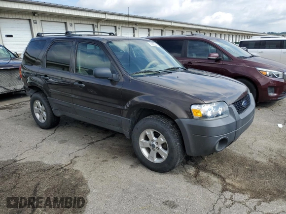 2006 Ford Escape XLT with VIN 1FMYU03Z86KB56863, listed as a Copart auction lot 72385544 with 111,800 mi miles and Salvage Title. Bid and sale history available at carsss.com. Image 4.